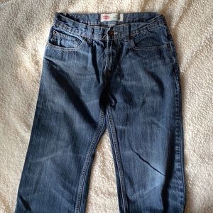 Boys size 18 or men’s 29x29 Levi’s 505 jeans in excellent condition. Dark wash